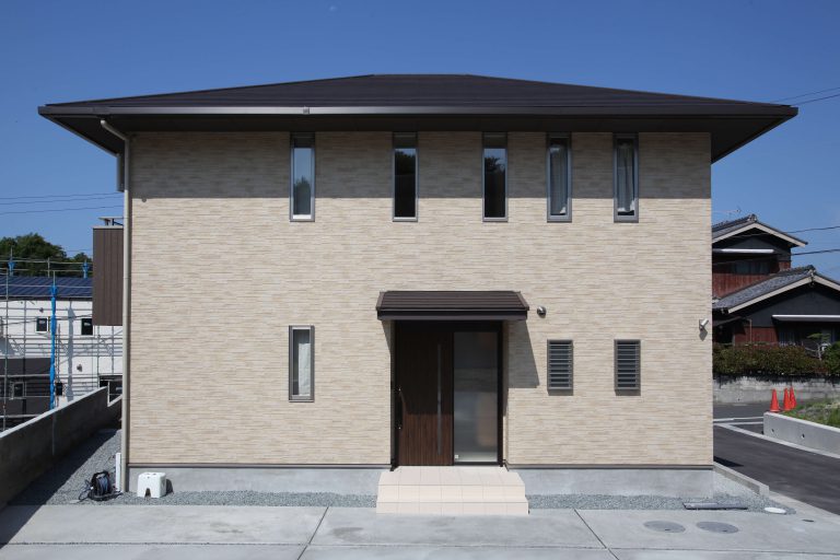 寄棟屋根（よせむねやね）