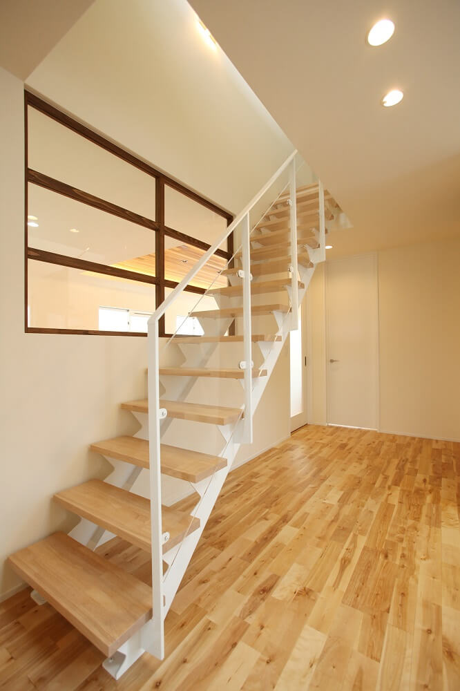 スケルトン階段（ストリップ階段）