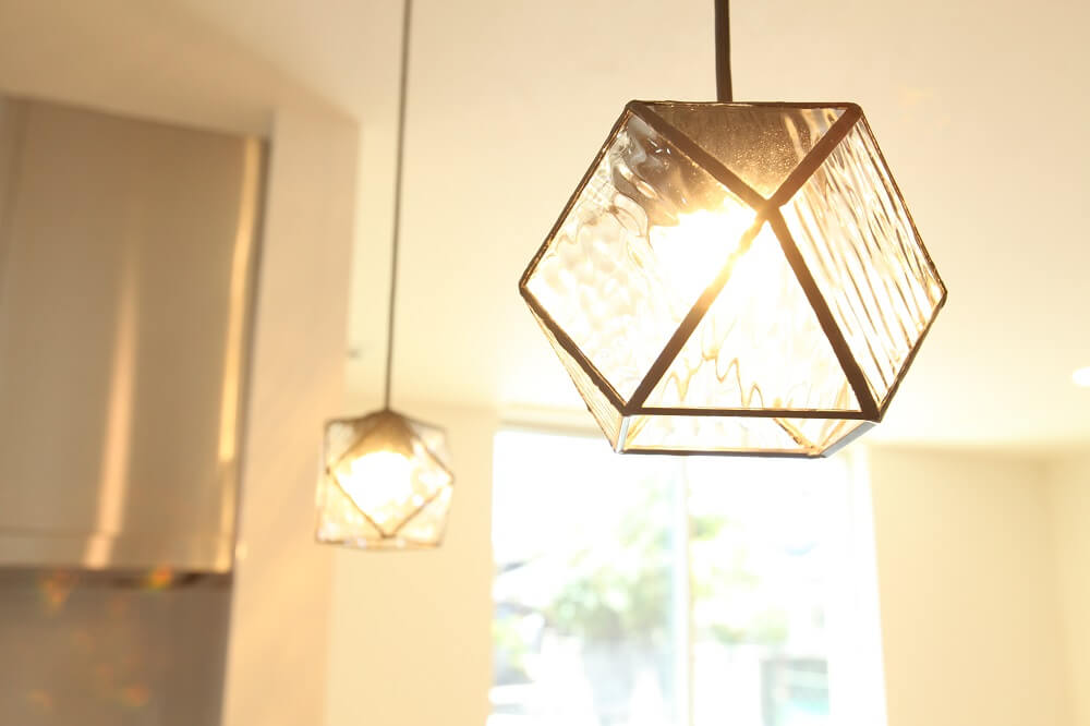 ネイビーカラーのガルバリウム鋼板の平屋