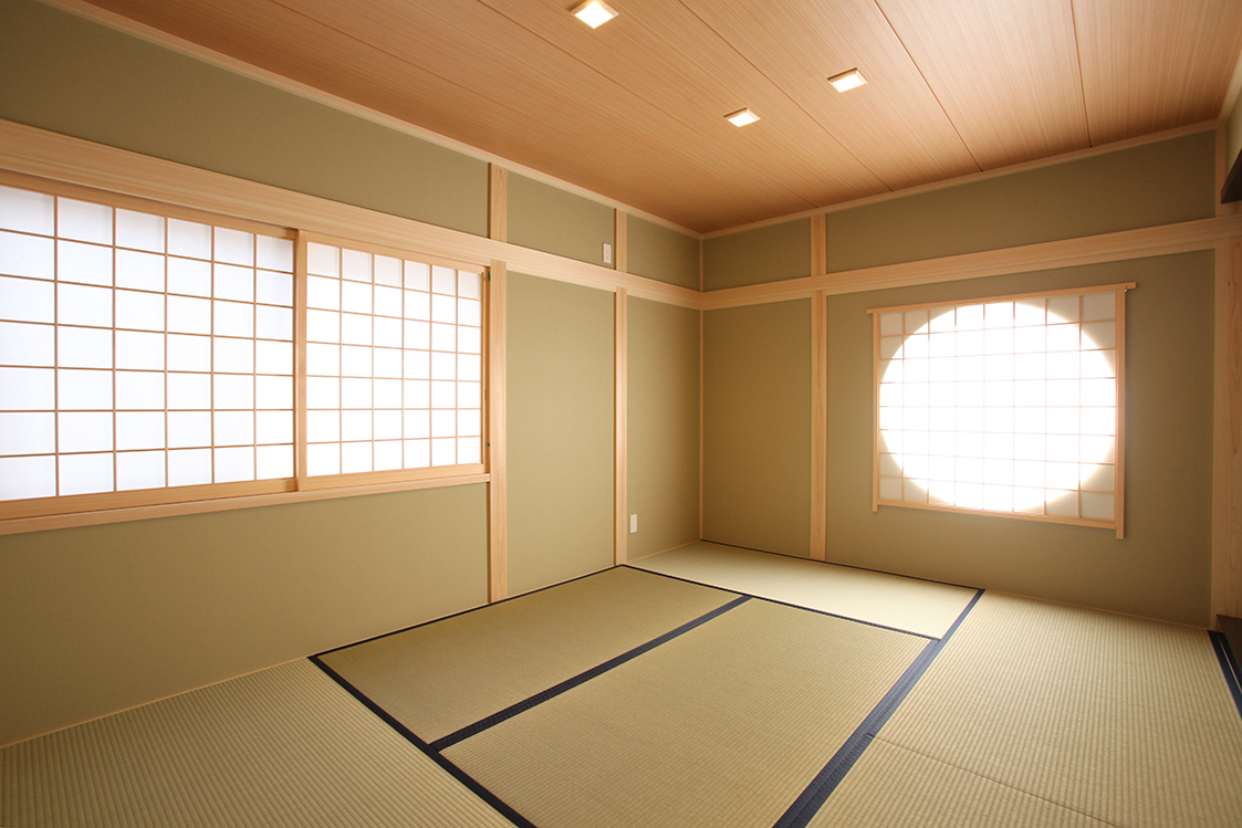 ネイビーカラーのガルバリウム鋼板の平屋