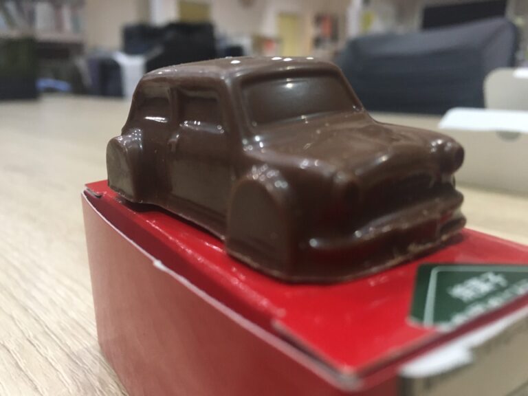 納まりを　気にする