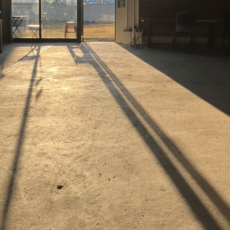 事務所で一番好きな窓は、、、